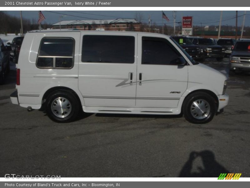 Ivory White / Pewter 2001 Chevrolet Astro Passenger Van