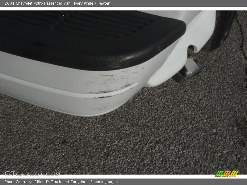 Ivory White / Pewter 2001 Chevrolet Astro Passenger Van