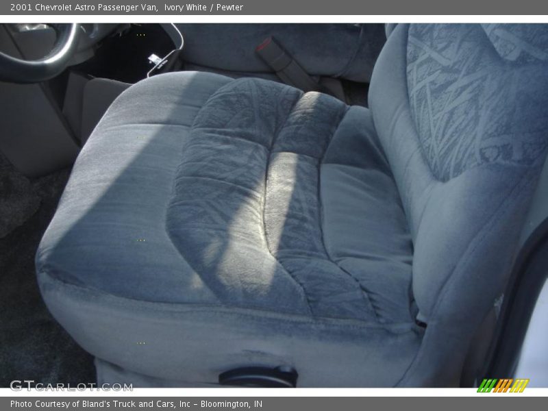 Ivory White / Pewter 2001 Chevrolet Astro Passenger Van