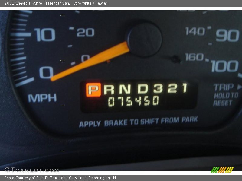 Ivory White / Pewter 2001 Chevrolet Astro Passenger Van