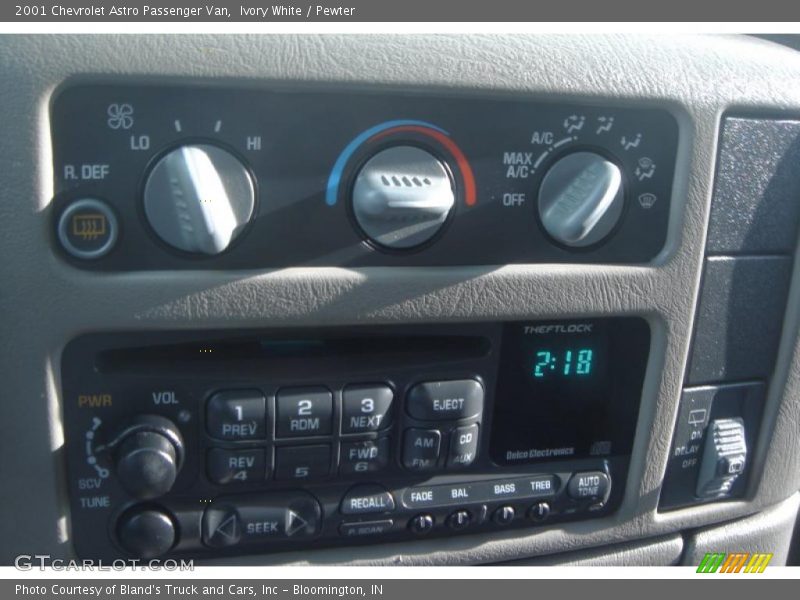 Ivory White / Pewter 2001 Chevrolet Astro Passenger Van