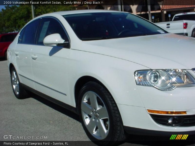 Candy White / Deep Black 2009 Volkswagen Passat Komfort Sedan