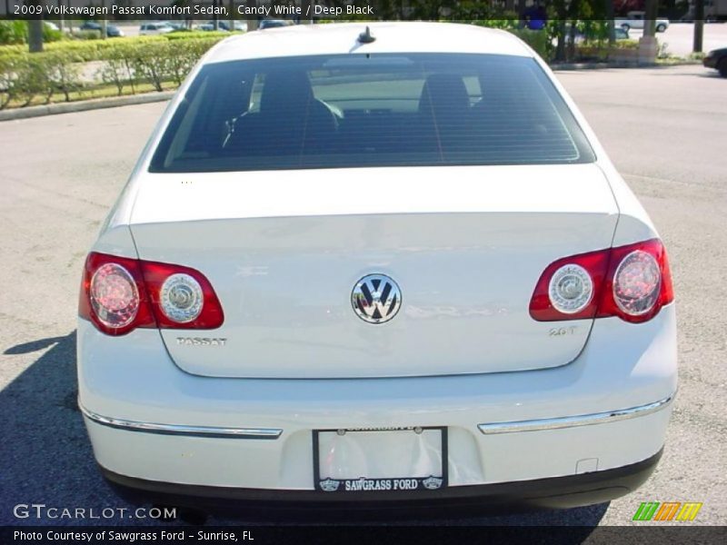 Candy White / Deep Black 2009 Volkswagen Passat Komfort Sedan