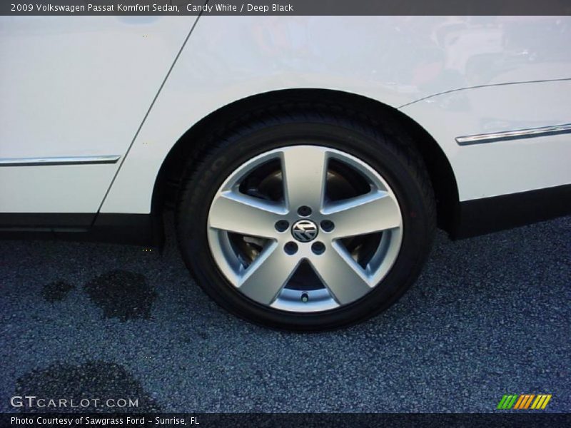 Candy White / Deep Black 2009 Volkswagen Passat Komfort Sedan