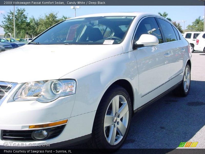 Candy White / Deep Black 2009 Volkswagen Passat Komfort Sedan