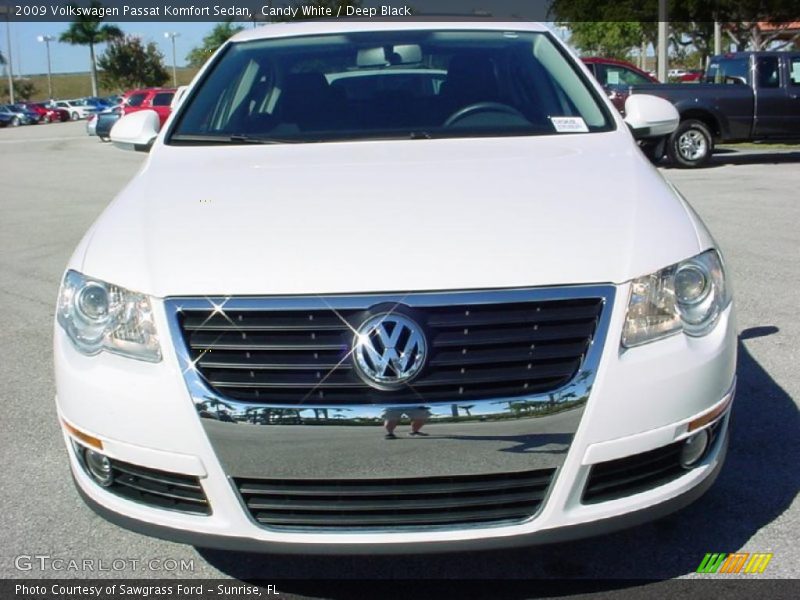 Candy White / Deep Black 2009 Volkswagen Passat Komfort Sedan