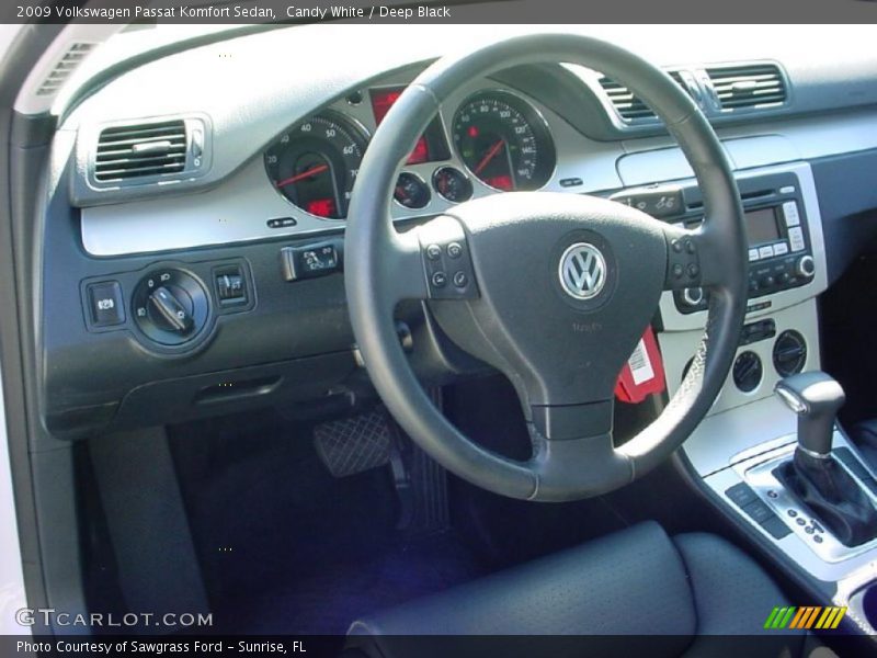 Candy White / Deep Black 2009 Volkswagen Passat Komfort Sedan
