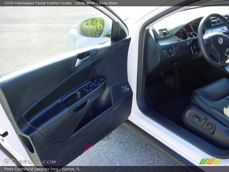 Candy White / Deep Black 2009 Volkswagen Passat Komfort Sedan