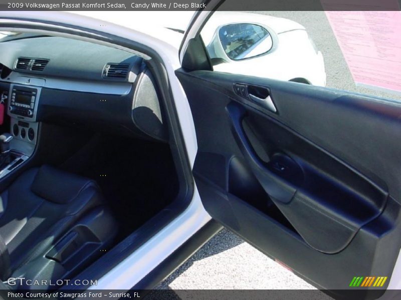 Candy White / Deep Black 2009 Volkswagen Passat Komfort Sedan