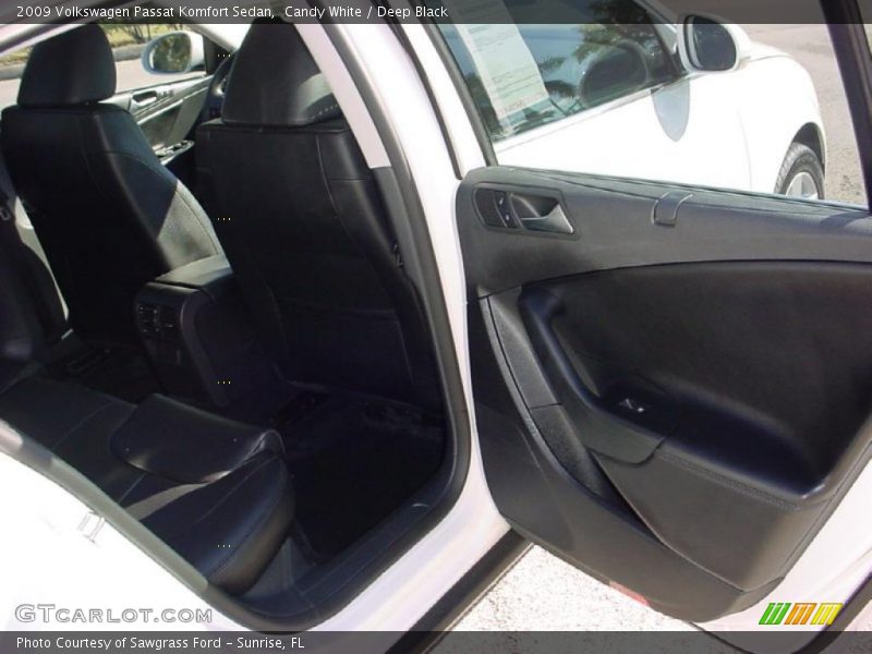 Candy White / Deep Black 2009 Volkswagen Passat Komfort Sedan