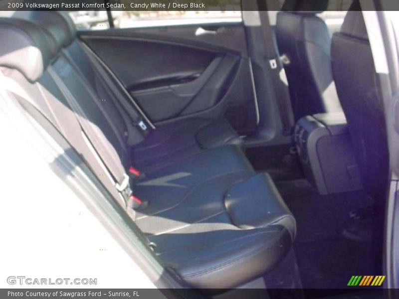 Candy White / Deep Black 2009 Volkswagen Passat Komfort Sedan