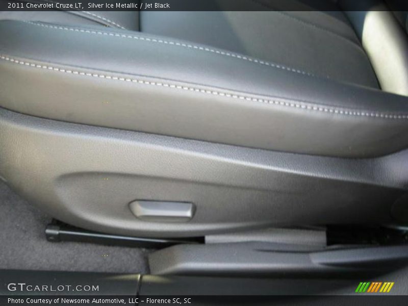 Silver Ice Metallic / Jet Black 2011 Chevrolet Cruze LT