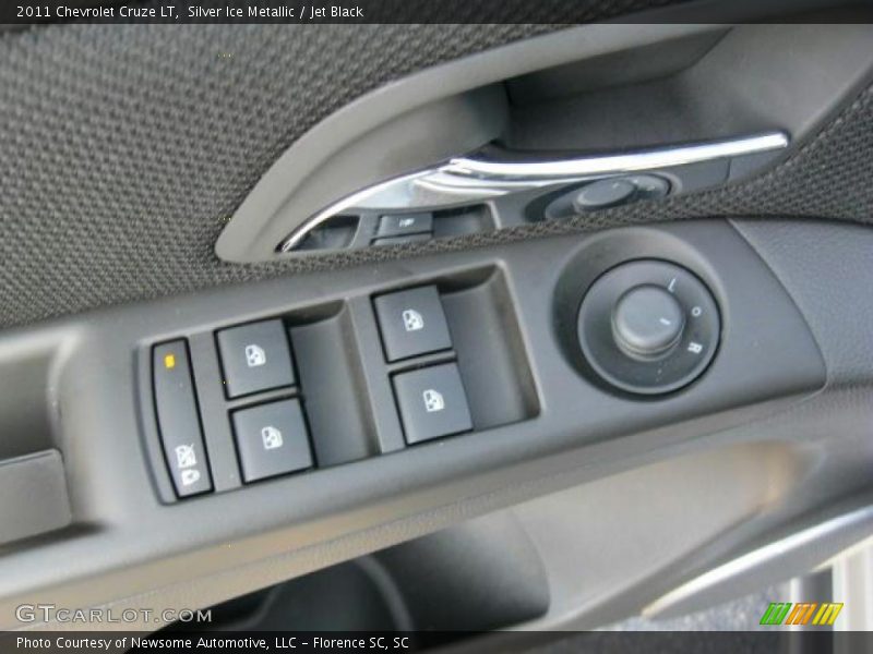 Silver Ice Metallic / Jet Black 2011 Chevrolet Cruze LT