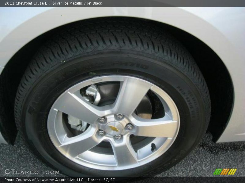 Silver Ice Metallic / Jet Black 2011 Chevrolet Cruze LT