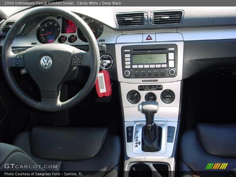 Candy White / Deep Black 2009 Volkswagen Passat Komfort Sedan