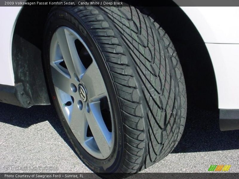 Candy White / Deep Black 2009 Volkswagen Passat Komfort Sedan
