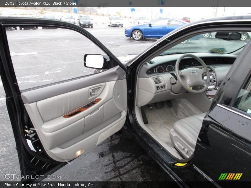 Black / Stone 2002 Toyota Avalon XLS