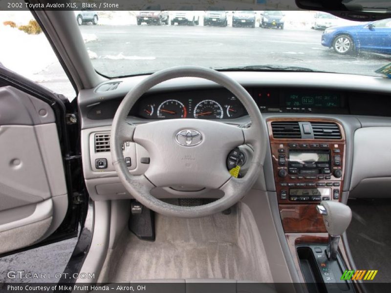 Black / Stone 2002 Toyota Avalon XLS
