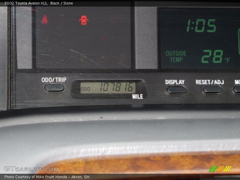Black / Stone 2002 Toyota Avalon XLS