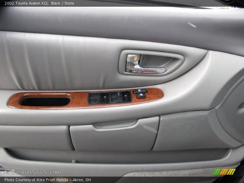 Black / Stone 2002 Toyota Avalon XLS