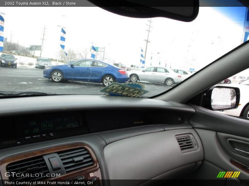 Black / Stone 2002 Toyota Avalon XLS