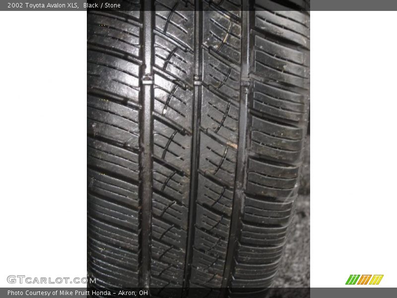 Black / Stone 2002 Toyota Avalon XLS