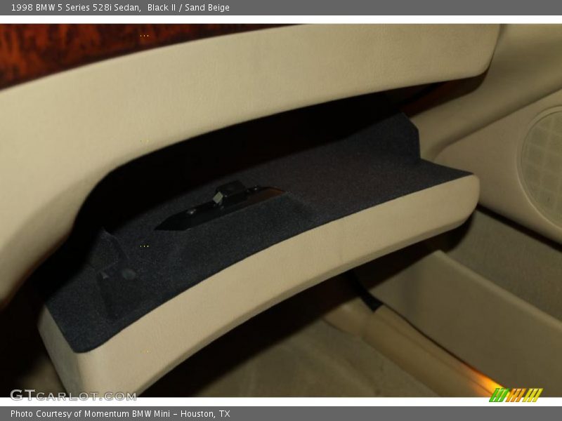 Black II / Sand Beige 1998 BMW 5 Series 528i Sedan