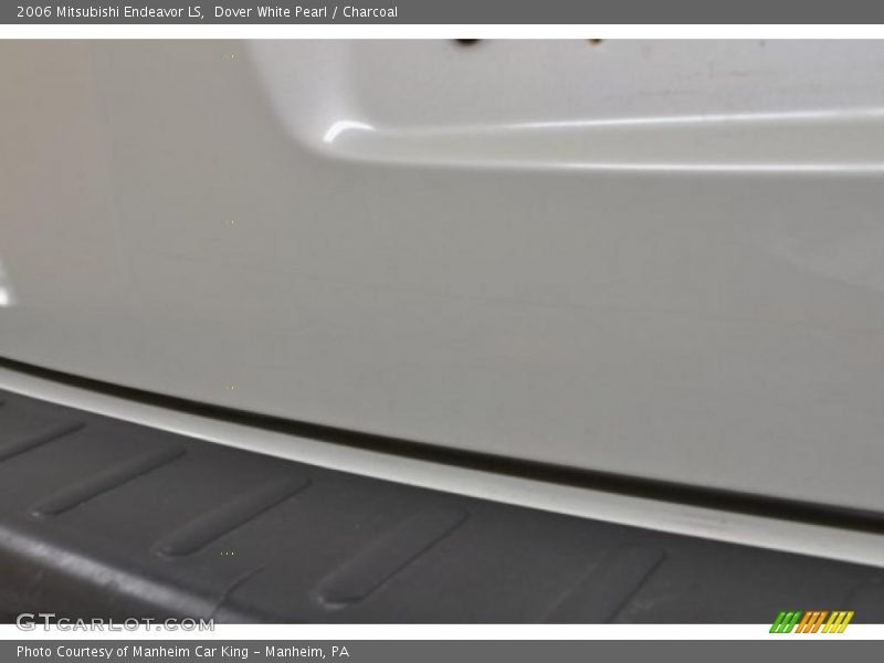 Dover White Pearl / Charcoal 2006 Mitsubishi Endeavor LS