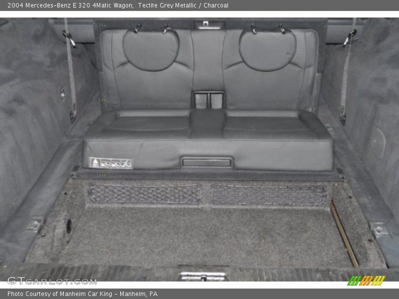  2004 E 320 4Matic Wagon Trunk