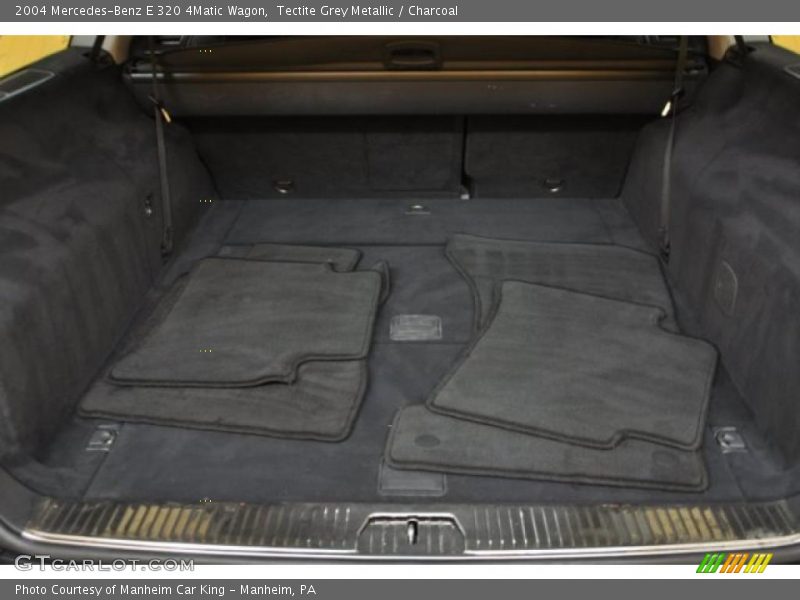  2004 E 320 4Matic Wagon Trunk