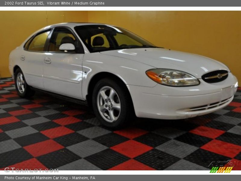 Vibrant White / Medium Graphite 2002 Ford Taurus SES