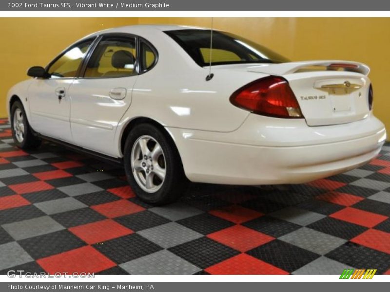 Vibrant White / Medium Graphite 2002 Ford Taurus SES