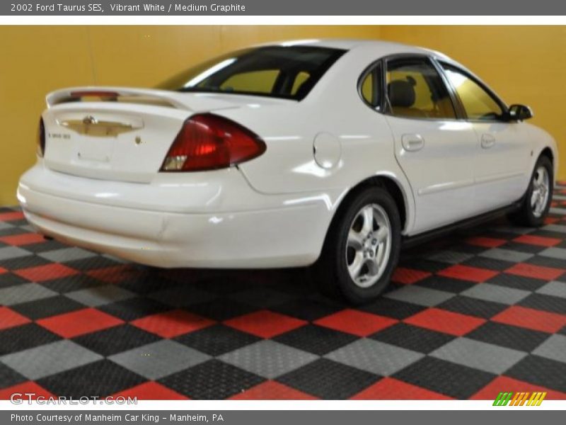 Vibrant White / Medium Graphite 2002 Ford Taurus SES