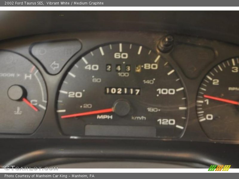 Vibrant White / Medium Graphite 2002 Ford Taurus SES