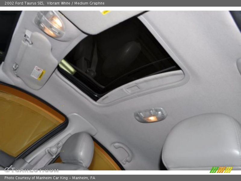 Vibrant White / Medium Graphite 2002 Ford Taurus SES