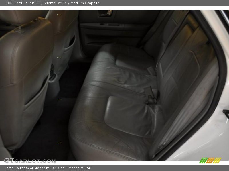 Vibrant White / Medium Graphite 2002 Ford Taurus SES