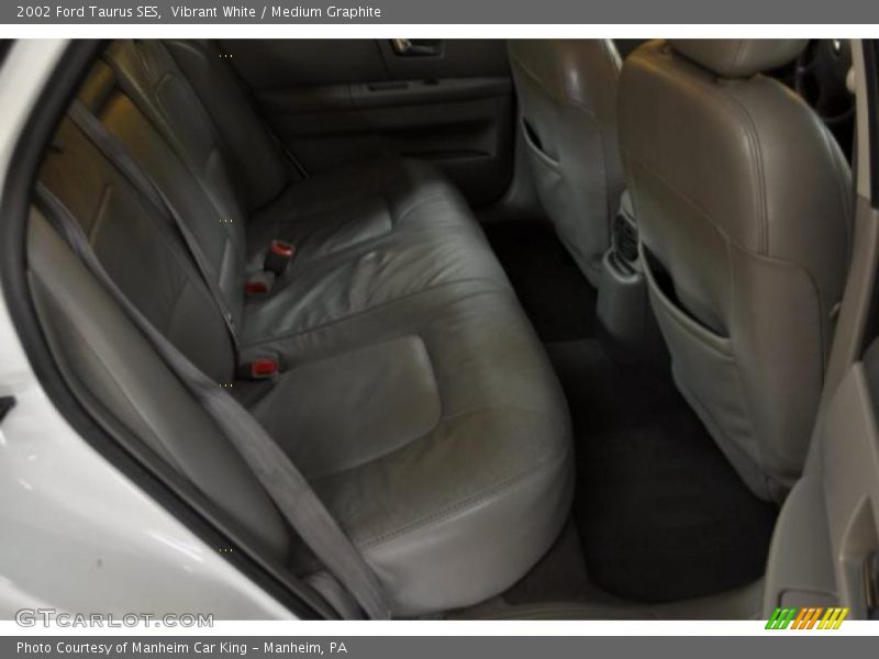 Vibrant White / Medium Graphite 2002 Ford Taurus SES