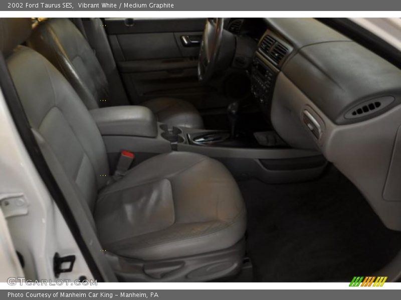 Vibrant White / Medium Graphite 2002 Ford Taurus SES