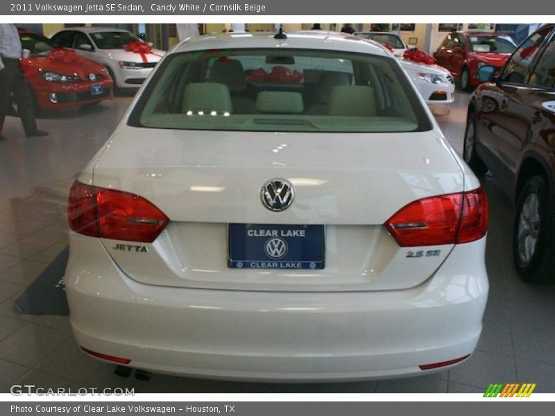 Candy White / Cornsilk Beige 2011 Volkswagen Jetta SE Sedan