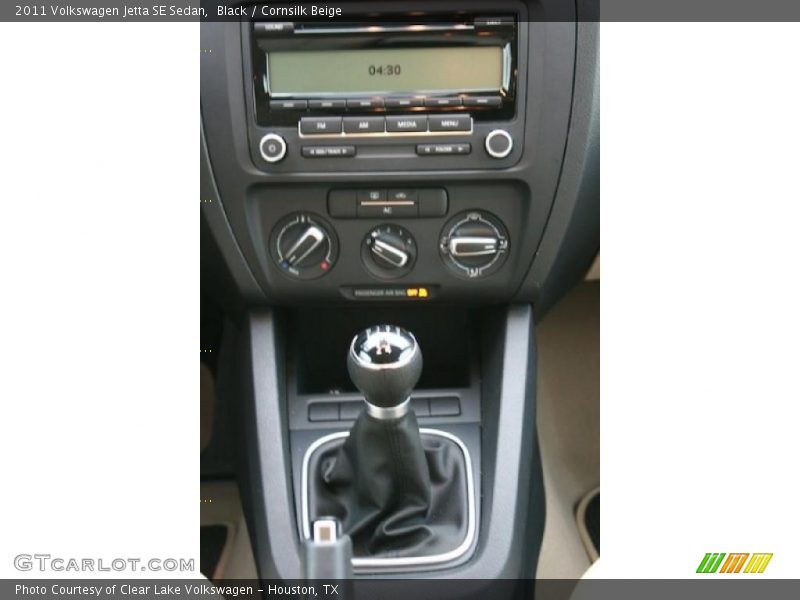 Controls of 2011 Jetta SE Sedan