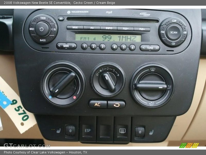Controls of 2008 New Beetle SE Convertible
