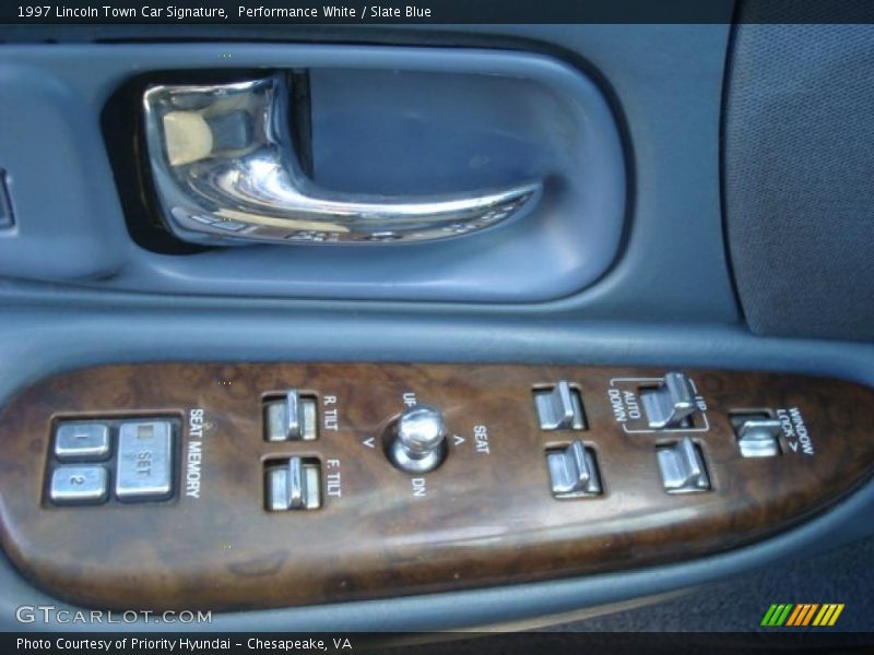 Controls of 1997 Town Car Signature