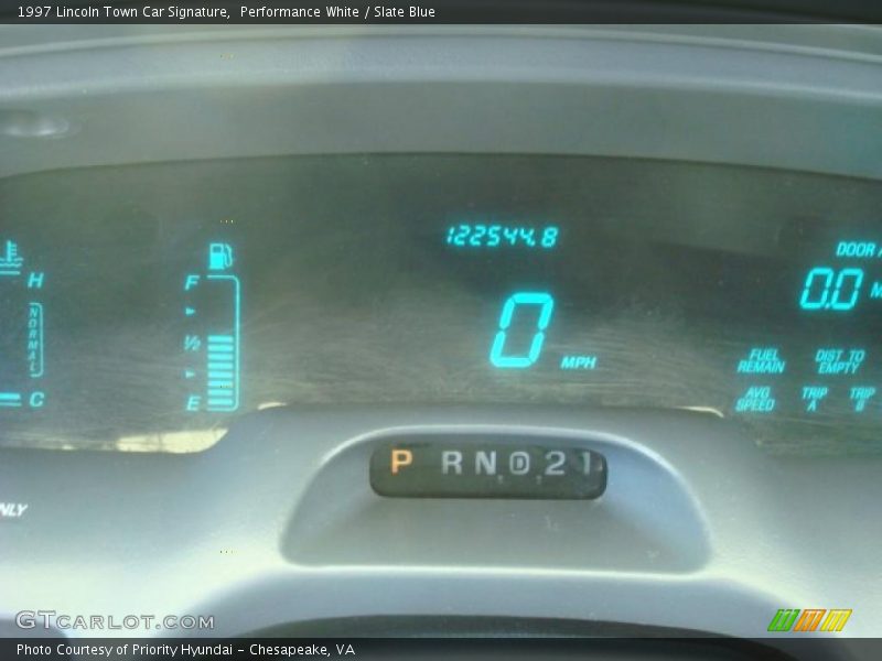 Performance White / Slate Blue 1997 Lincoln Town Car Signature