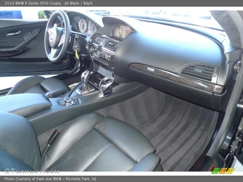 Dashboard of 2010 6 Series 650i Coupe