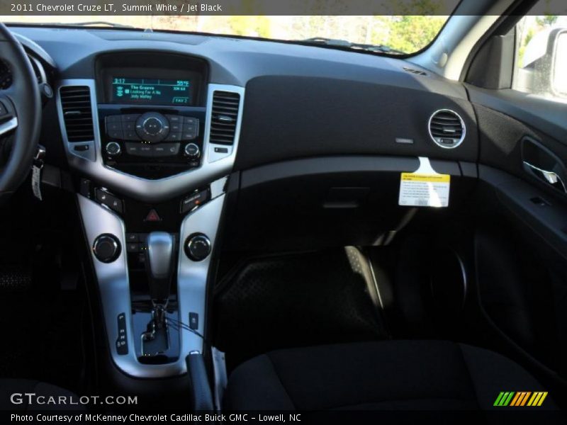 Summit White / Jet Black 2011 Chevrolet Cruze LT