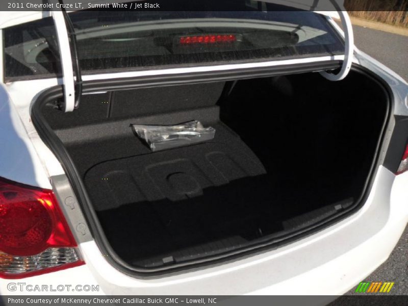 Summit White / Jet Black 2011 Chevrolet Cruze LT