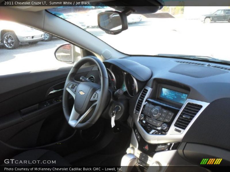 Summit White / Jet Black 2011 Chevrolet Cruze LT