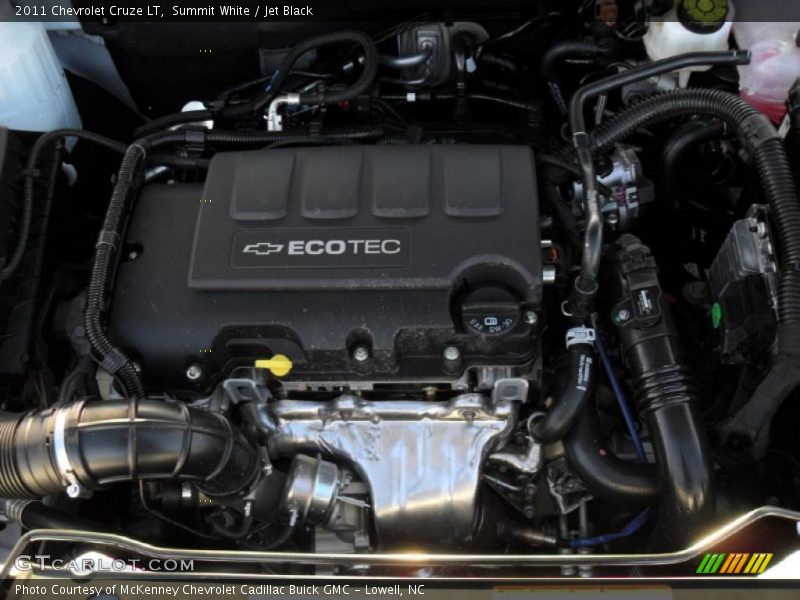 Summit White / Jet Black 2011 Chevrolet Cruze LT
