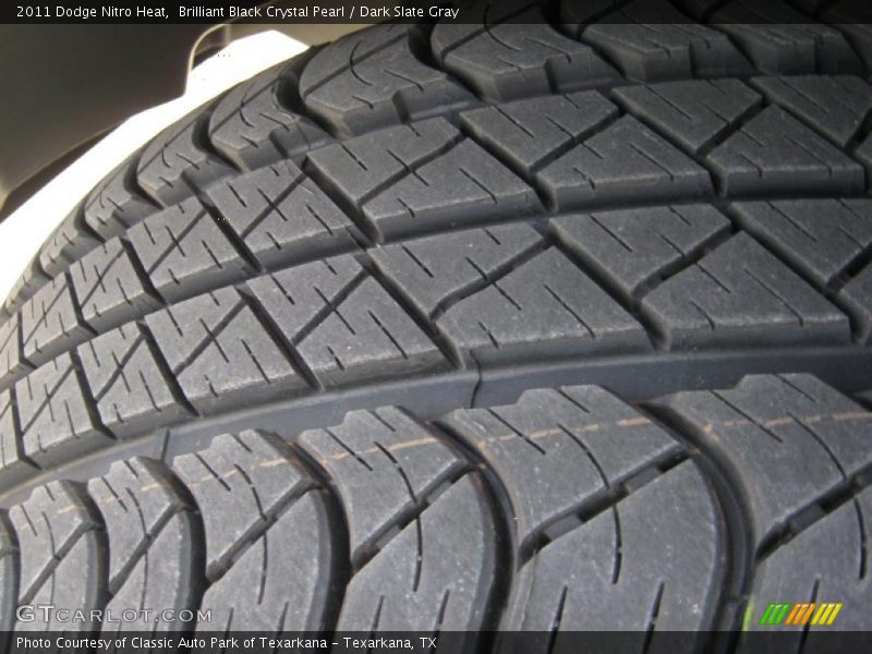 Brilliant Black Crystal Pearl / Dark Slate Gray 2011 Dodge Nitro Heat