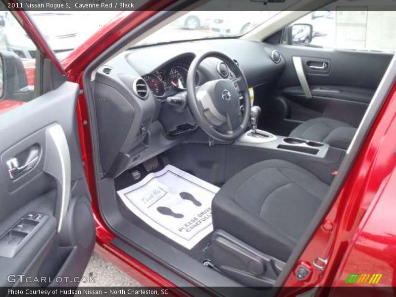Cayenne Red / Black 2011 Nissan Rogue S